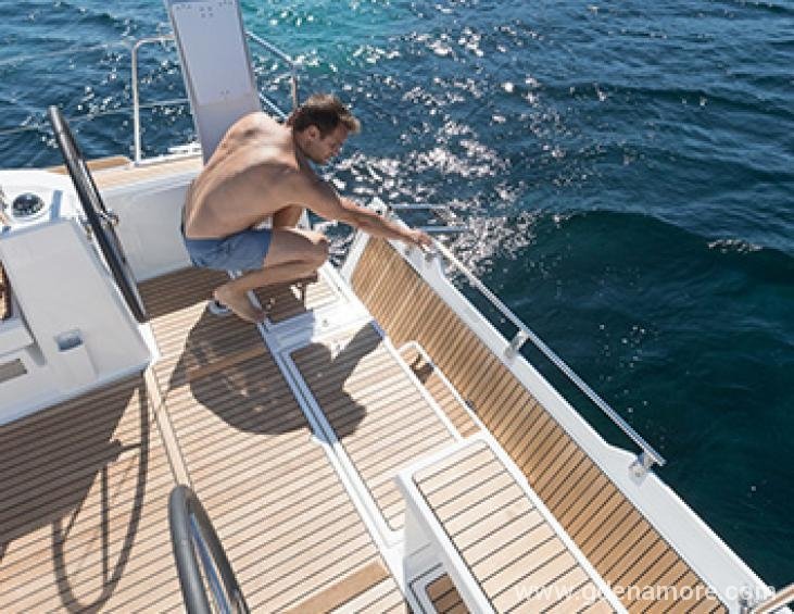 Oceanis38-1 krmena platforma
